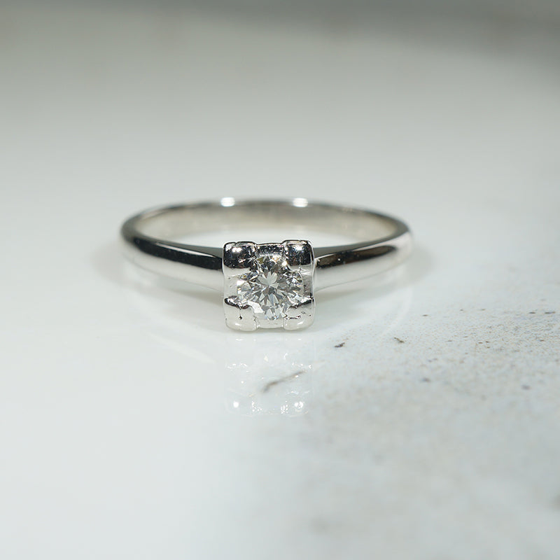 Pretty .25ct Diamond & Platinum Solitaire Ring