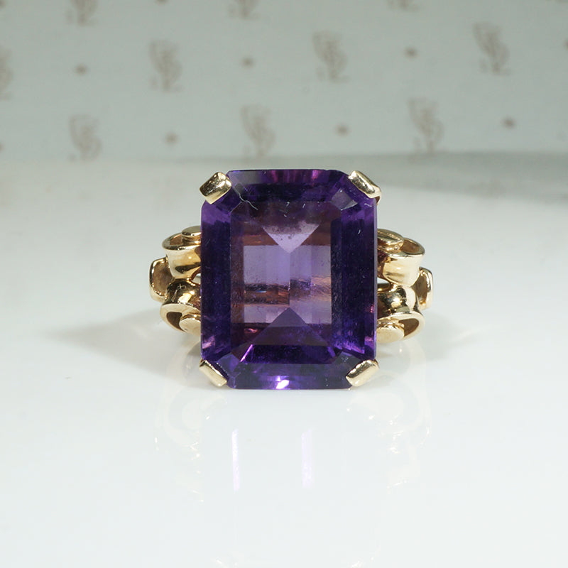 Sumptuous Amethyst in Gold Retro Cocktail RingSumptuous Amethyst in Gold Retro Cocktail Ring