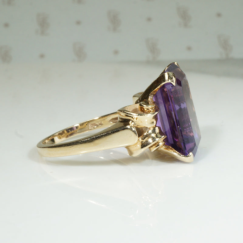 Sumptuous Amethyst in Gold Retro Cocktail RingSumptuous Amethyst in Gold Retro Cocktail Ring