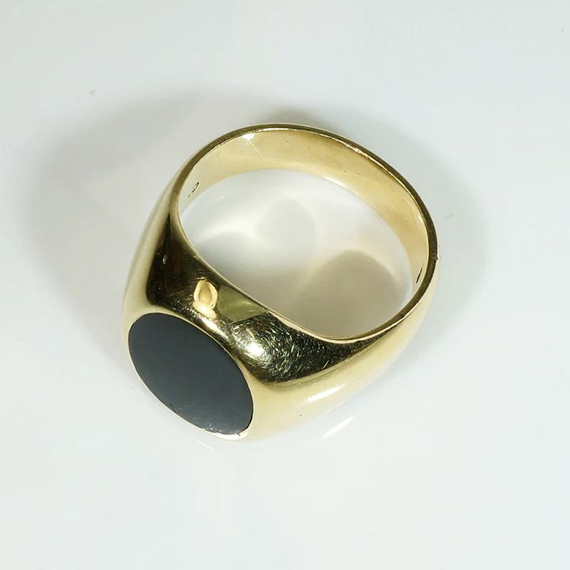 Bodacious Onyx Signet with All the Curves