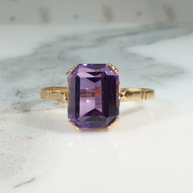 Regal Retro Amethyst & 18k Solitaire Ring