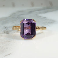 Regal Retro Amethyst & 18k Solitaire Ring