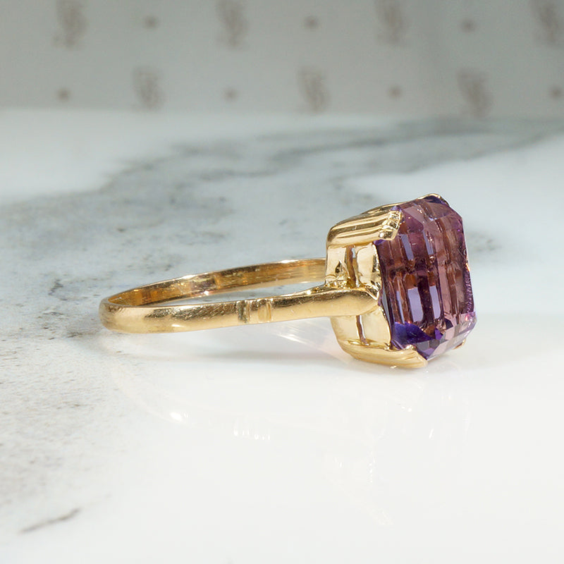 Regal Retro Amethyst & 18k Solitaire Ring