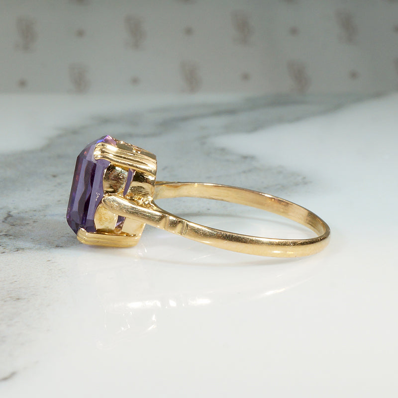 Regal Retro Amethyst & 18k Solitaire Ring