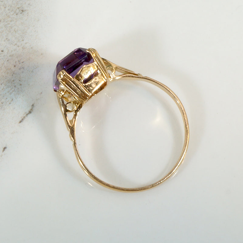 Regal Retro Amethyst & 18k Solitaire Ring