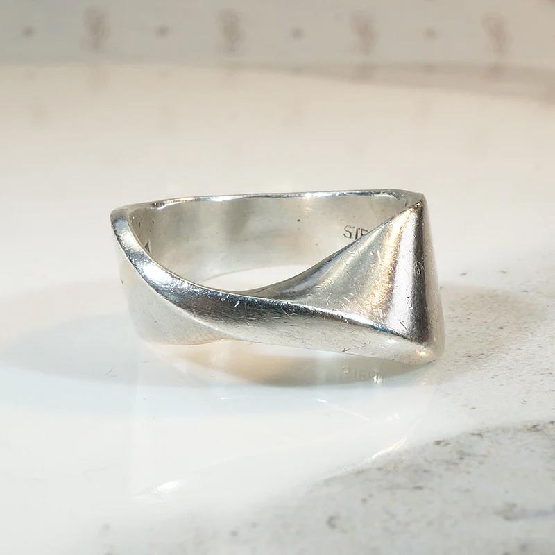 Sculptural Sterling Silver Modernist Ring by H. Steig