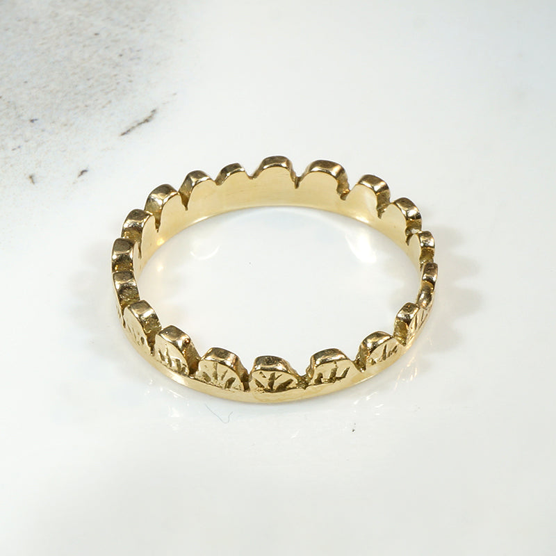 Mysterious 14k Gold Crown Band