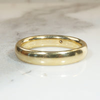 Voluptuous 18k Gold Band with Solitaire Diamond
