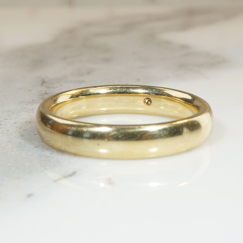 Voluptuous 18k Gold Band with Solitaire Diamond