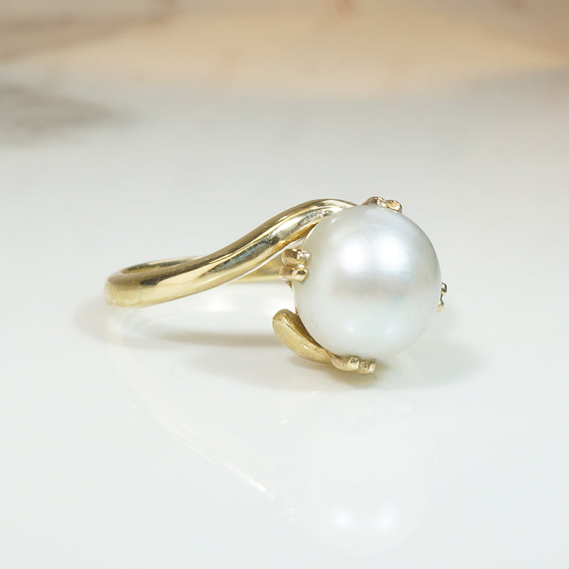 Curvaceous Vintage Pearl Solitaire Ring