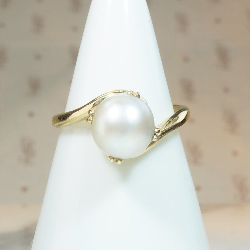 Curvaceous Vintage Pearl Solitaire Ring