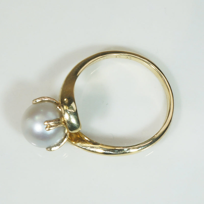 Curvaceous Vintage Pearl Solitaire Ring