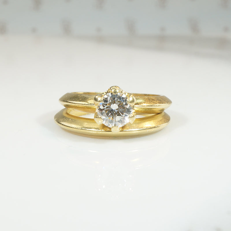 Gorgeous 18k Solitaire Wedding Set