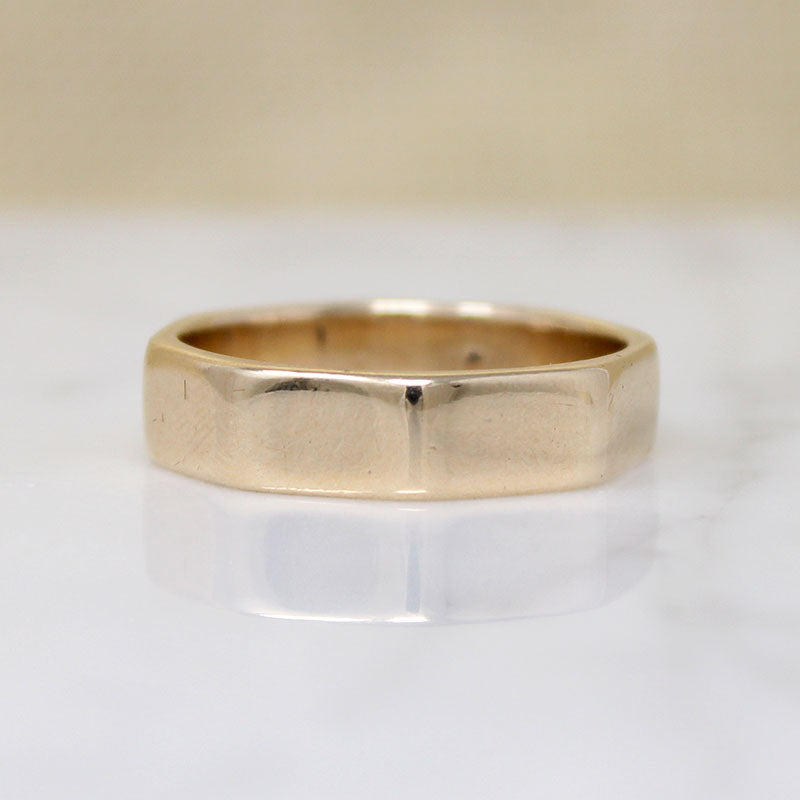 Faceted Flat Vintage Gold Wedding Band in Size 10.75