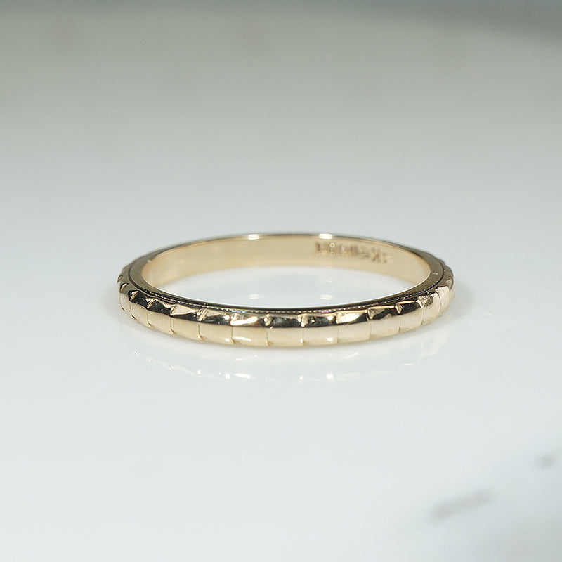 Gold Band Patterned with Wreath of Soft Leaves 