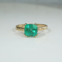 Enchanting Emerald in Engraved Gold Solitaire Ring