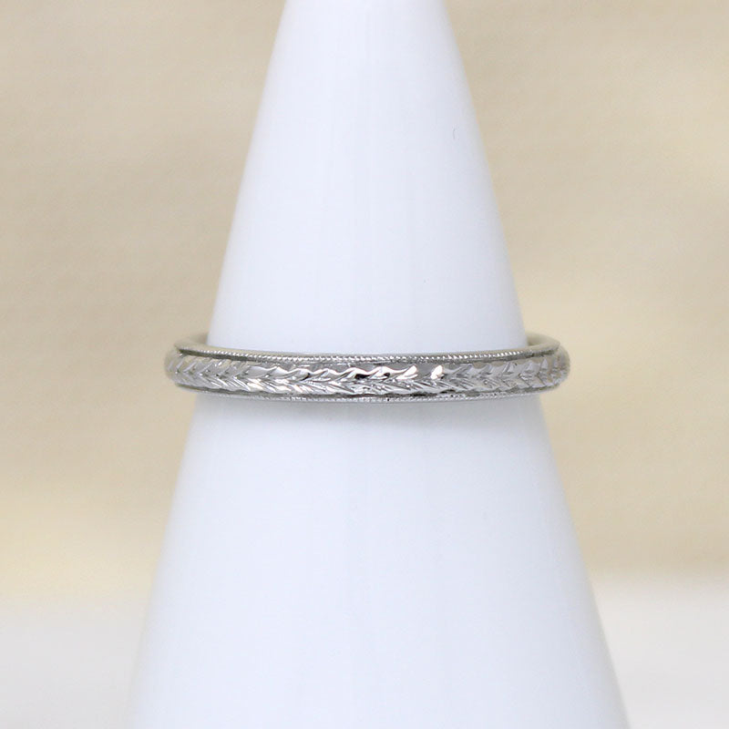 Crisp Laurels 18k White Gold Band