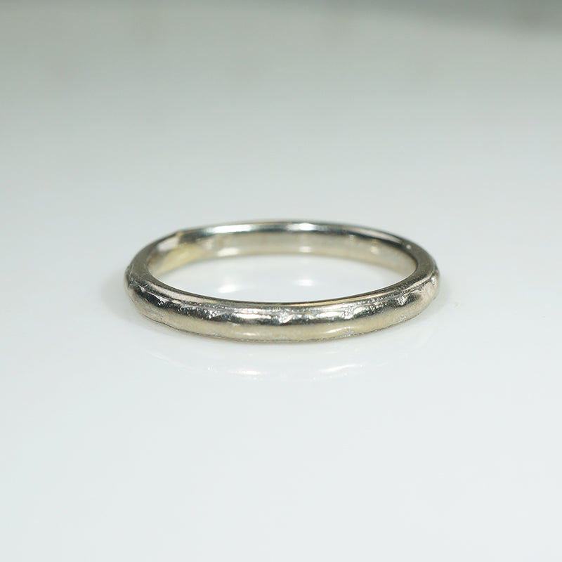 Soft Scallops 18k White Gold Band