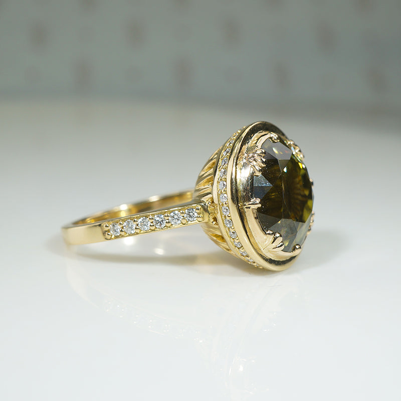 Unbelievable 15.75ct Zircon in 18k Gold & Diamond Ring