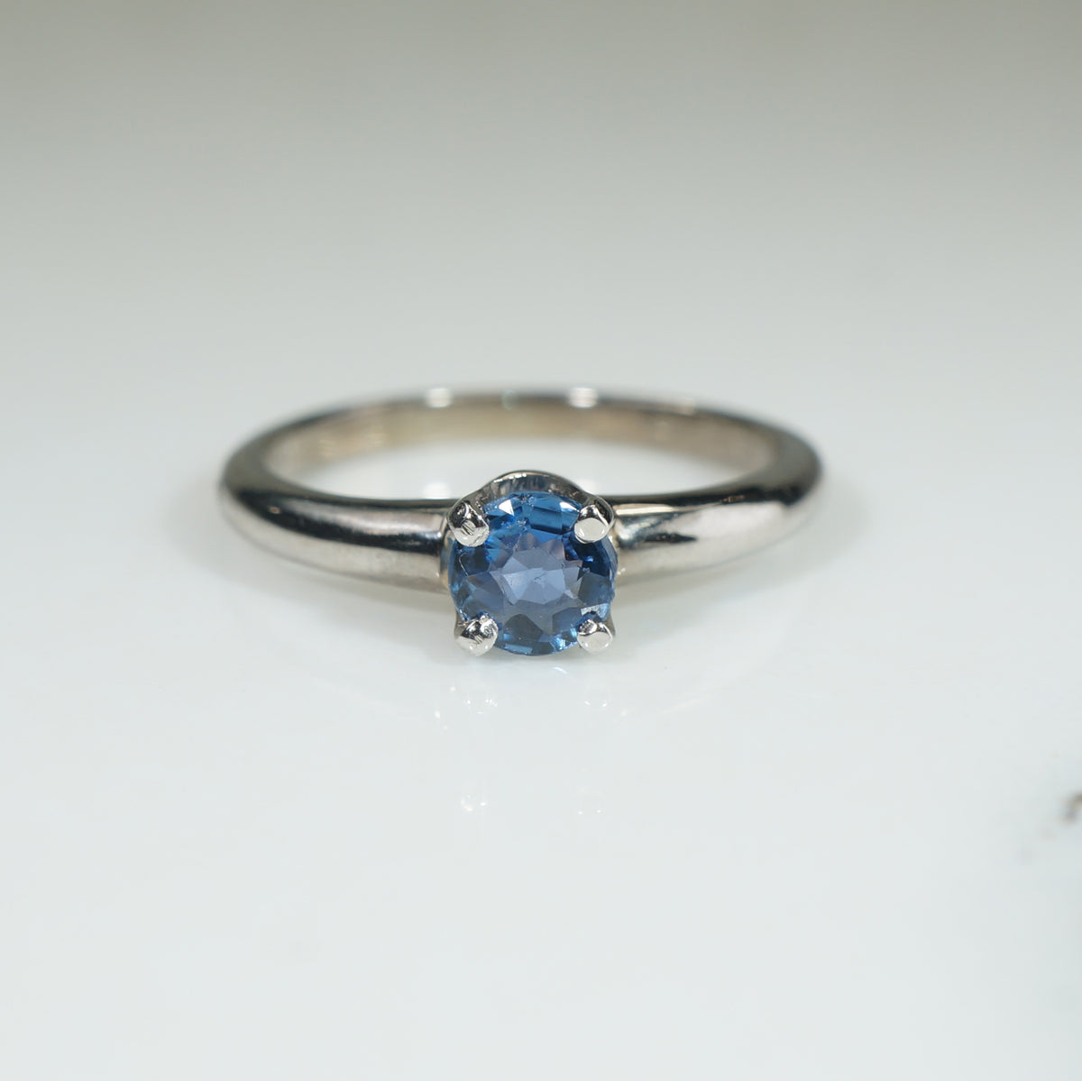 Montana Sapphire in White Gold Solitaire Ring