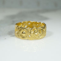 Exuberant 18k Gold Daisy Band