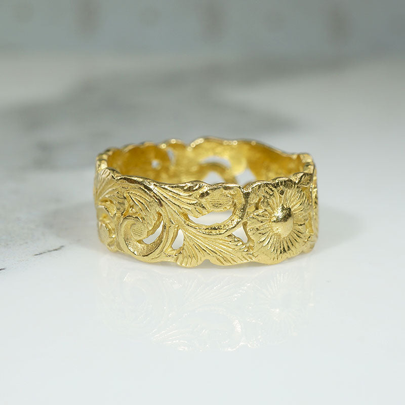 Exuberant 18k Gold Daisy Band