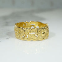 Exuberant 18k Gold Daisy Band