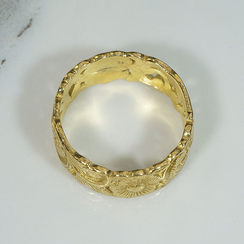 Exuberant 18k Gold Daisy Band