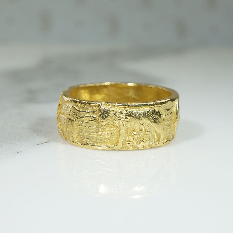 Buttery 18k Gold Band with Roman Motif