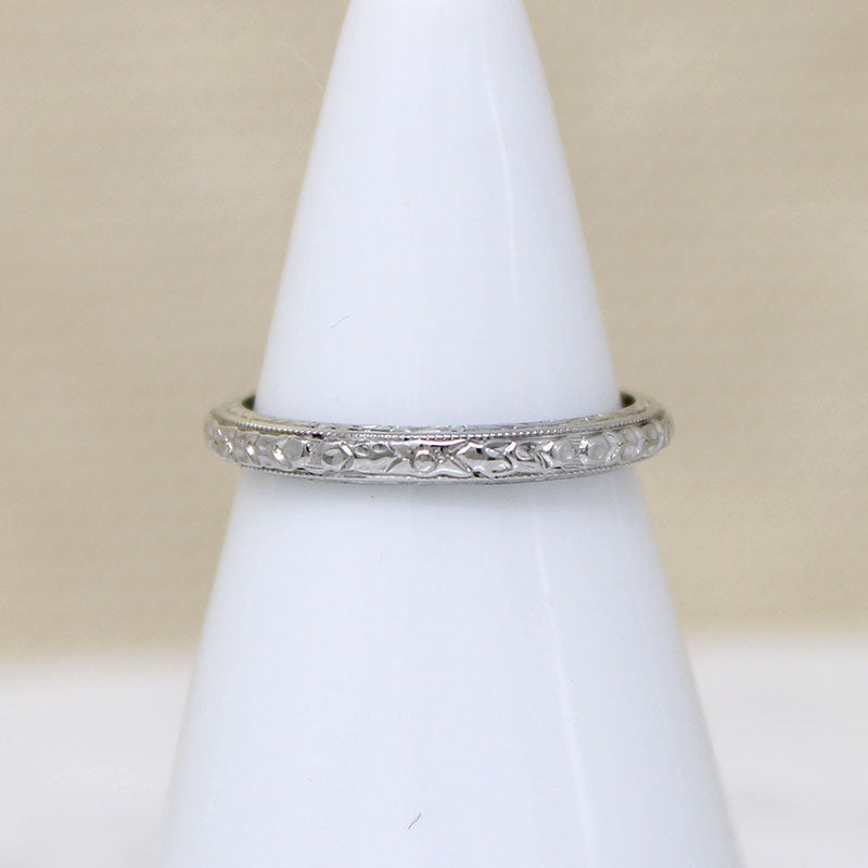 Exquisitely Engraved White Gold Art Deco Band