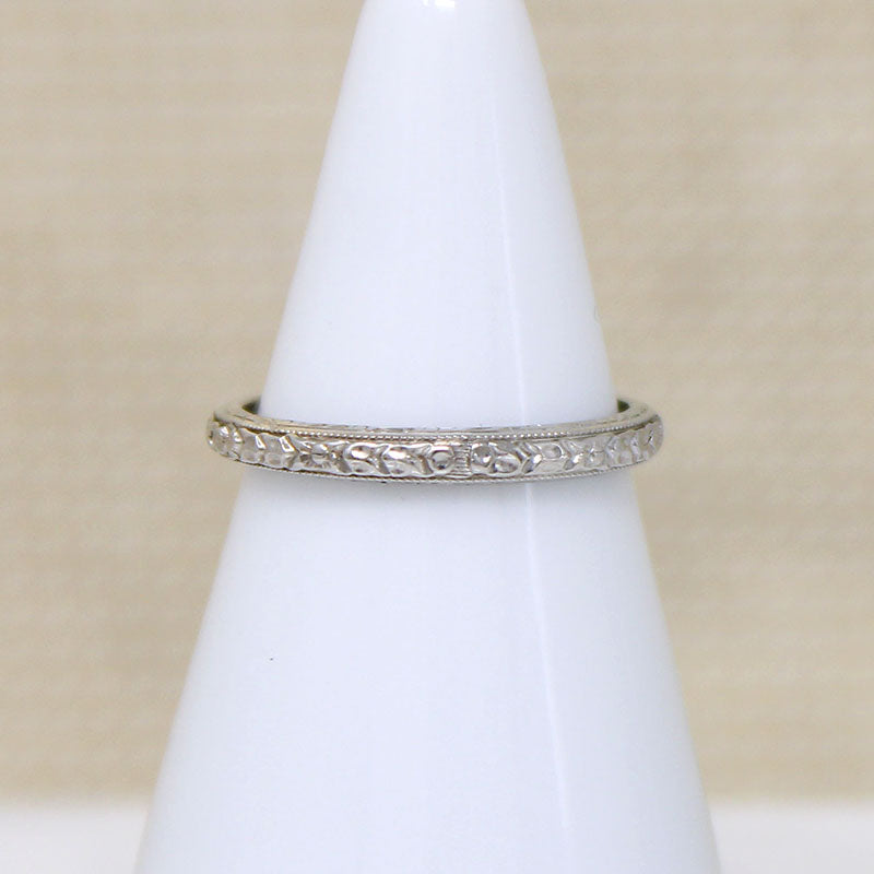 Exquisitely Engraved White Gold Art Deco Band