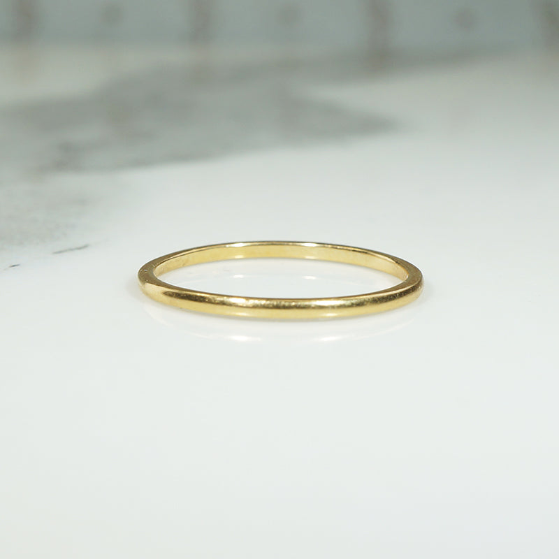 Perfectly Slim 18k Yellow Gold Band