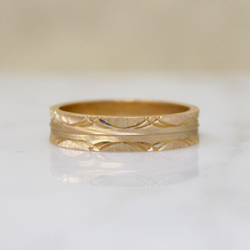 Sparkling Scalloped 10k Gold Engraved NOS Wedding Band