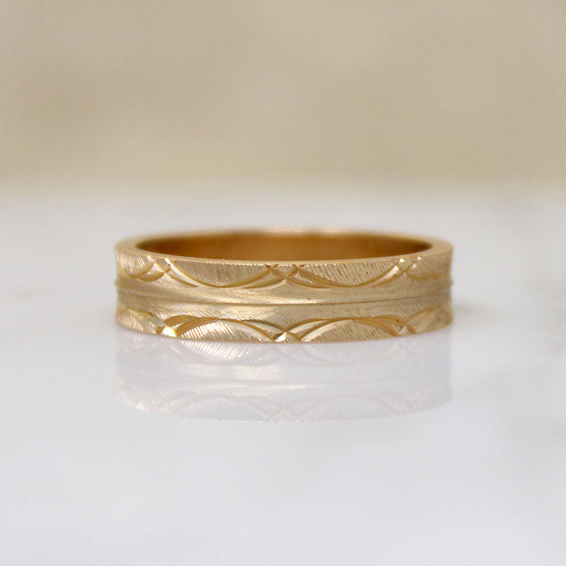 Sparkling Scalloped 10k Gold Engraved NOS Wedding Band