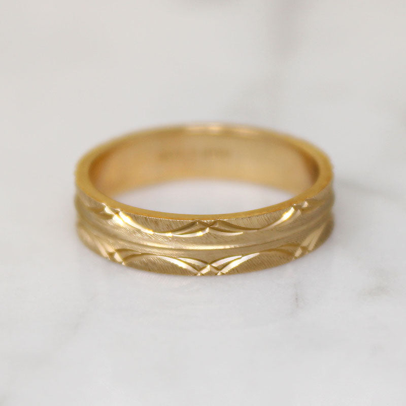 Sparkling Scalloped 10k Gold Engraved NOS Wedding Band