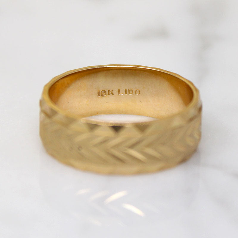 Crisp Chevron Geometric Bright Cut 10k Band