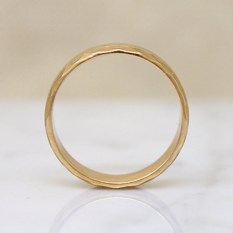 Crisp Chevron Geometric Bright Cut 10k Band