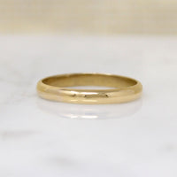 Glossy 18k Gold Size 8 Wedding Band