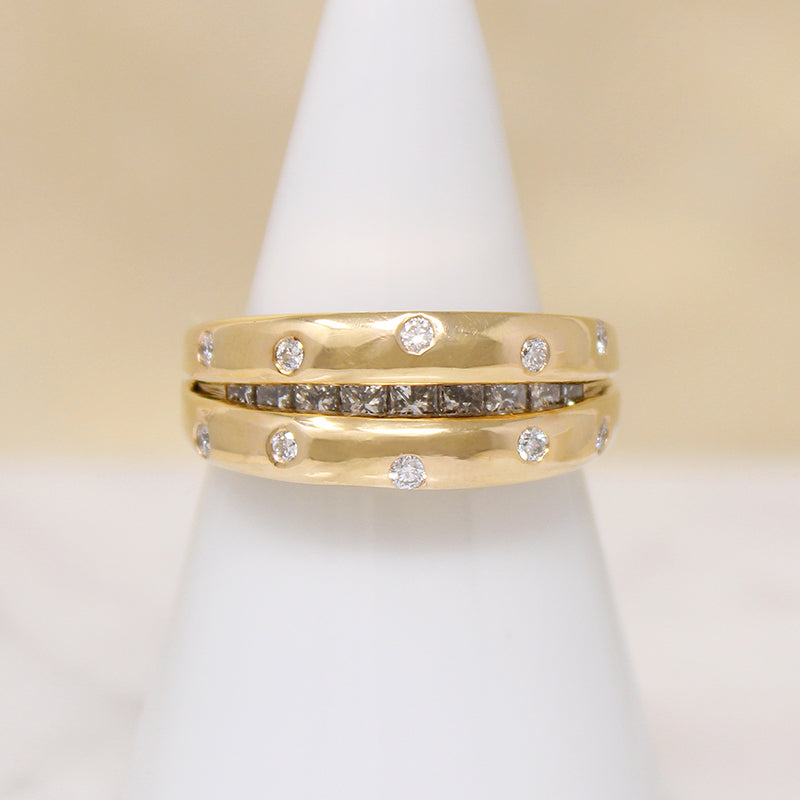 Secret Smile Round & Princess Cut Diamonds & 18k Band