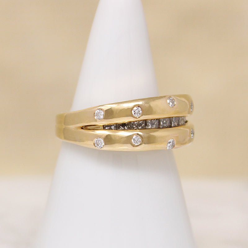 Secret Smile Round & Princess Cut Diamonds & 18k Band