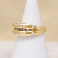 Secret Smile Round & Princess Cut Diamonds & 18k Band