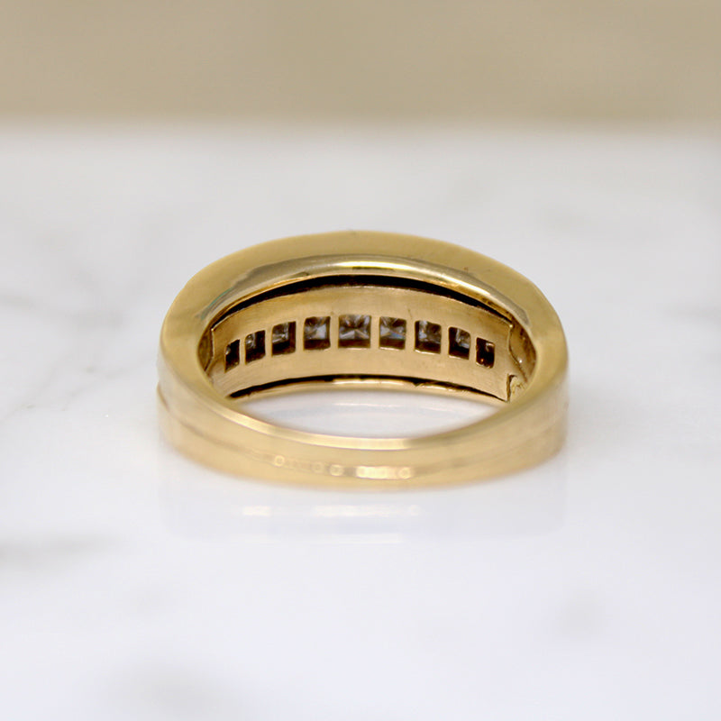 Secret Smile Round & Princess Cut Diamonds & 18k Band