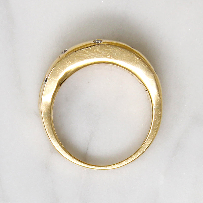 Secret Smile Round & Princess Cut Diamonds & 18k Band