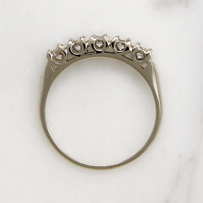 Five Sparkly Diamonds in 18k White Gold Band