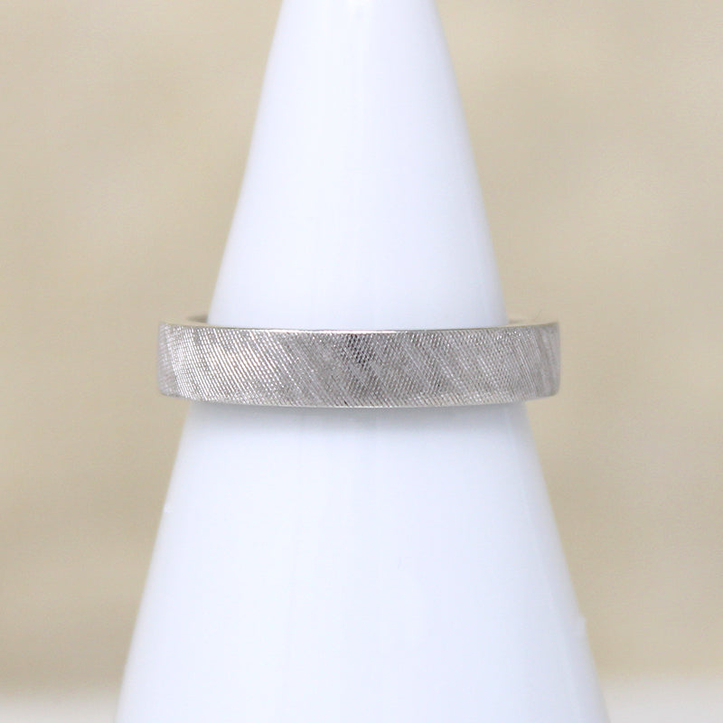 18k White Gold Jabel Band with Florentine Finish
