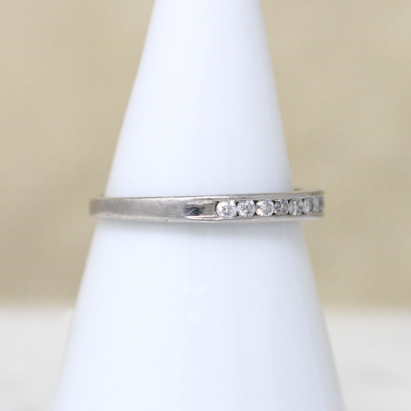 Elegant 1960s Diamond & Platinum Wedding Band