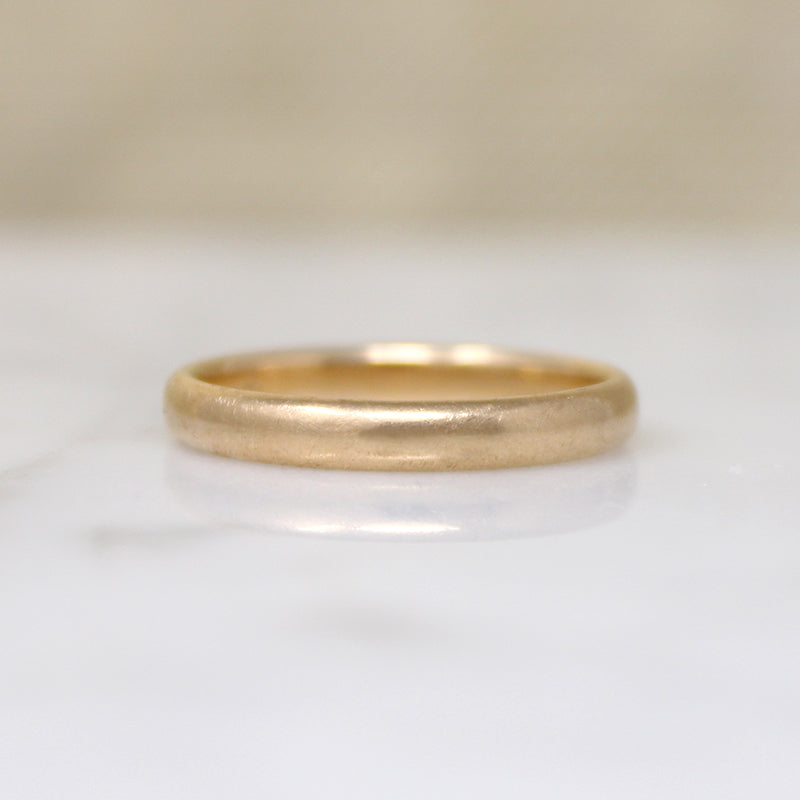 Simple 14k Gold ArtCarved Band Size 8