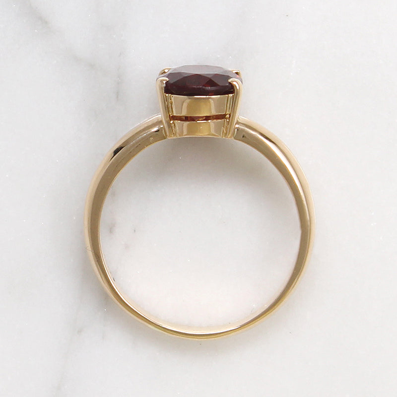 Gorgeous Oval Garnet in Gold Solitaire Ring