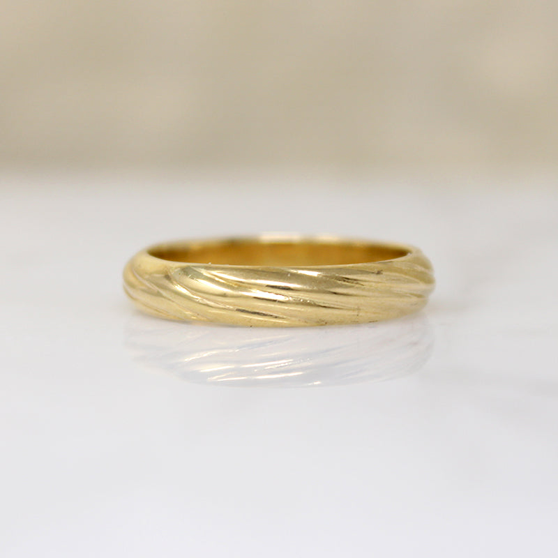 Stylish Swirling Twist 18k Gold Band