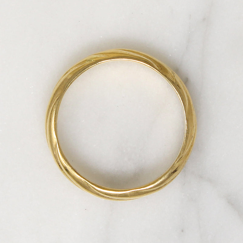 Stylish Swirling Twist 18k Gold Band